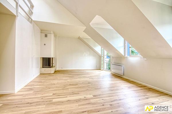 Versailles Montreuil Appartement 5 / 6 pièces 126 m² au sol situé au 2ème et dernier étage avec ascenseur , cave et double parking 930 000 € **  - Référence  28245