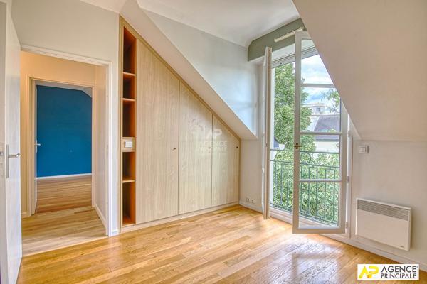 Versailles Montreuil Appartement 5 / 6 pièces 126 m² au sol situé au 2ème et dernier étage avec ascenseur , cave et double parking 930 000 € **  - Référence  28245
