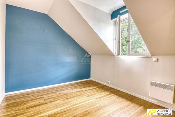 Versailles Montreuil Appartement 5 / 6 pièces 126 m² au sol situé au 2ème et dernier étage avec ascenseur , cave et double parking 930 000 € **  - Référence  28245