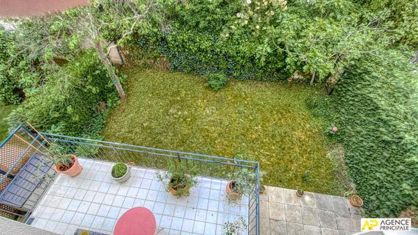 Versailles Montreuil Appartement 5 / 6 pièces 126 m² au sol situé au 2ème et dernier étage avec ascenseur , cave et double parking 930 000 € **  - Référence  28245