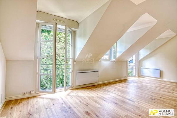 Versailles Montreuil Appartement 5 / 6 pièces 126 m² au sol situé au 2ème et dernier étage avec ascenseur , cave et double parking 930 000 € **  - Référence  28245