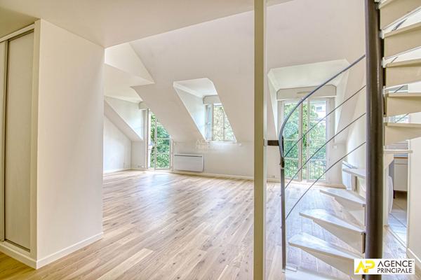 Versailles Montreuil Appartement 5 / 6 pièces 126 m² au sol situé au 2ème et dernier étage avec ascenseur , cave et double parking 930 000 € **  - Référence  28245