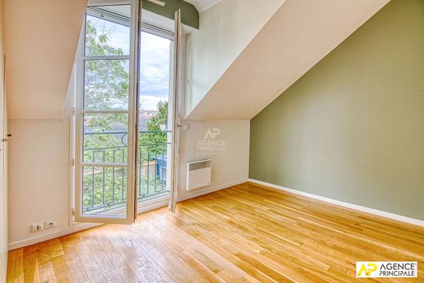 Versailles Montreuil Appartement 5 / 6 pièces 126 m² au sol situé au 2ème et dernier étage avec ascenseur , cave et double parking 930 000 € **  - Référence  28245
