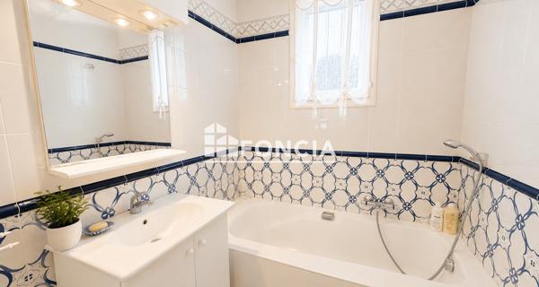 À vendre Maison 5 pièces 133 m² - Villeneuve-lès-avignon 30400