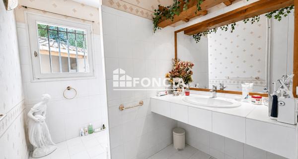 À vendre Maison 5 pièces 133 m² - Villeneuve-lès-avignon 30400