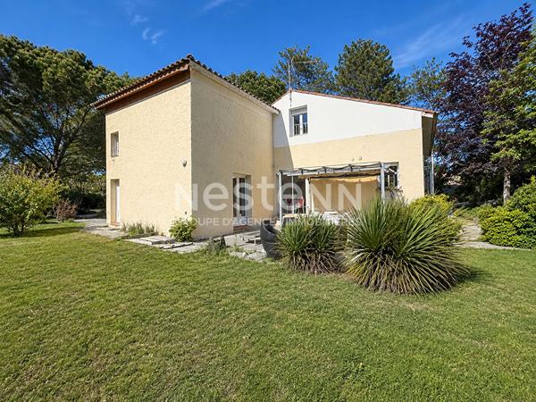Maison Bouc bel air, 6 pièce(s), 160m²  environ, terrain de tennis, stationnements, lumineux, 2000 m² de terrain.