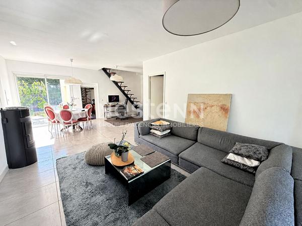Maison Bouc bel air, 6 pièce(s), 160m²  environ, terrain de tennis, stationnements, lumineux, 2000 m² de terrain.