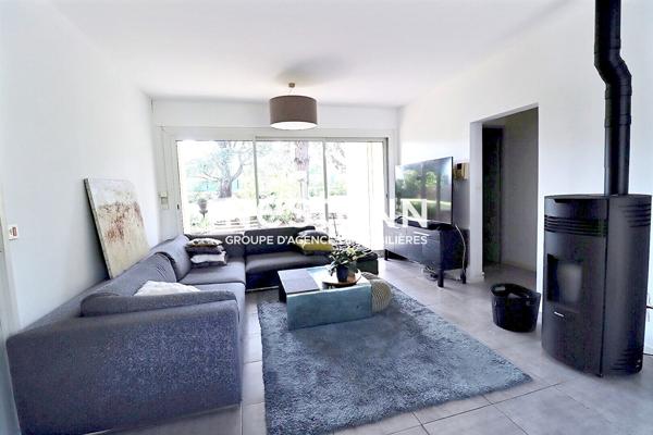 Maison Bouc bel air, 6 pièce(s), 160m²  environ, terrain de tennis, stationnements, lumineux, 2000 m² de terrain.