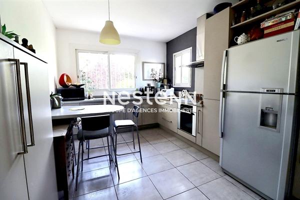 Maison Bouc bel air, 6 pièce(s), 160m²  environ, terrain de tennis, stationnements, lumineux, 2000 m² de terrain.