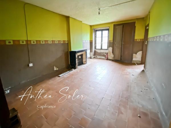 Maison en pierres et grande dépendance, avec terrain