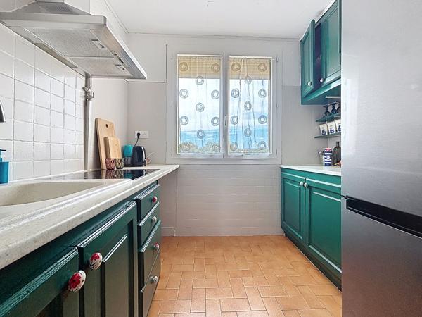 T4 transformé en T3 lumineux avec balcon au calme - Étage élevé à 15 min de la mer