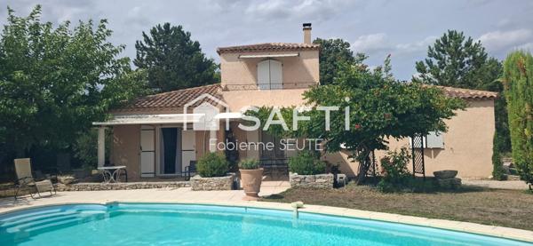 maison familiale avec 3 chambres année 1996 très bon état