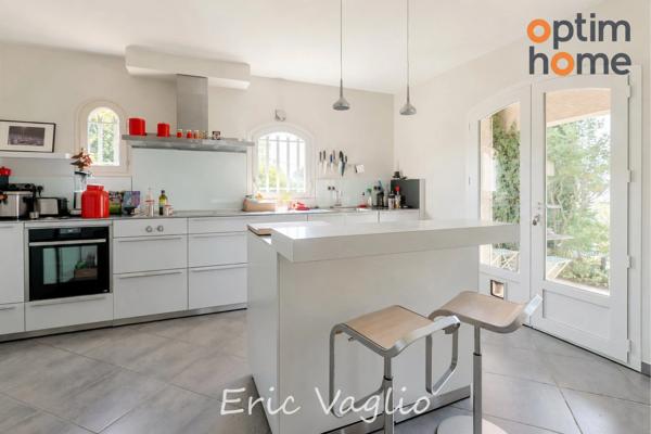 Bouc Bel Air (Aix à 10 mn) - Vente Belle Villa T5 de 169 M2 + dépendances 100 m2, sur un terrain clos et arboré de 1257 M2 avec piscine, proche IBS, commerces et transports