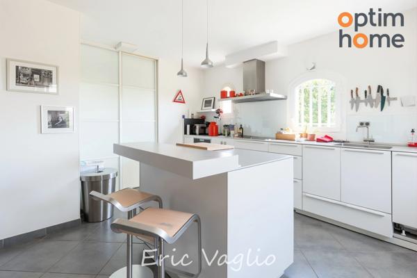 Bouc Bel Air (Aix à 10 mn) - Vente Belle Villa T5 de 169 M2 + dépendances 100 m2, sur un terrain clos et arboré de 1257 M2 avec piscine, proche IBS, commerces et transports