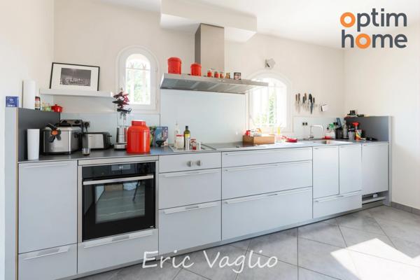 Bouc Bel Air (Aix à 10 mn) - Vente Belle Villa T5 de 169 M2 + dépendances 100 m2, sur un terrain clos et arboré de 1257 M2 avec piscine, proche IBS, commerces et transports