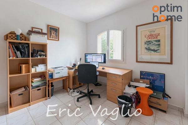 Bouc Bel Air (Aix à 10 mn) - Vente Belle Villa T5 de 169 M2 + dépendances 100 m2, sur un terrain clos et arboré de 1257 M2 avec piscine, proche IBS, commerces et transports