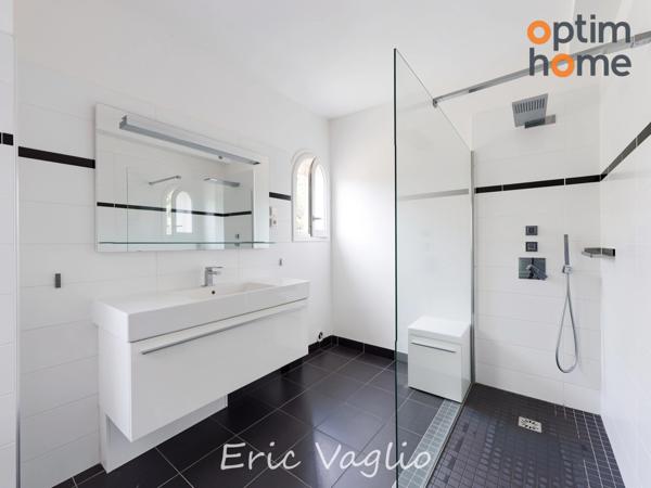 Bouc Bel Air (Aix à 10 mn) - Vente Belle Villa T5 de 169 M2 + dépendances 100 m2, sur un terrain clos et arboré de 1257 M2 avec piscine, proche IBS, commerces et transports