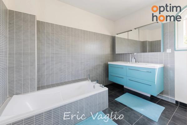 Bouc Bel Air (Aix à 10 mn) - Vente Belle Villa T5 de 169 M2 + dépendances 100 m2, sur un terrain clos et arboré de 1257 M2 avec piscine, proche IBS, commerces et transports