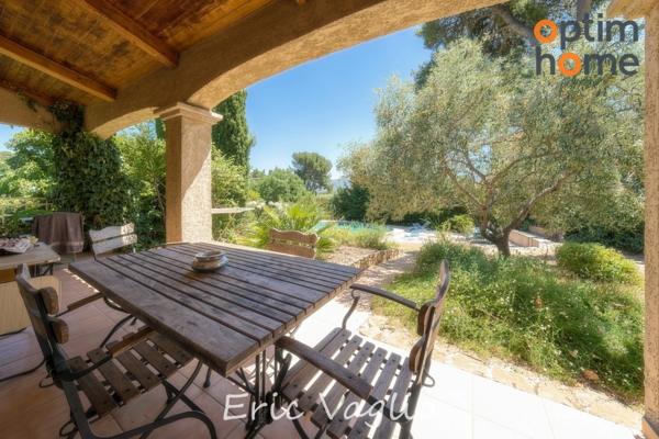 Bouc Bel Air (Aix à 10 mn) - Vente Belle Villa T5 de 169 M2 + dépendances 100 m2, sur un terrain clos et arboré de 1257 M2 avec piscine, proche IBS, commerces et transports
