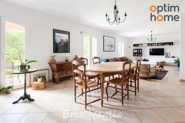 Bouc Bel Air (Aix à 10 mn) - Vente Belle Villa T5 de 169 M2 + dépendances 100 m2, sur un terrain clos et arboré de 1257 M2 avec piscine, proche IBS, commerces et transports