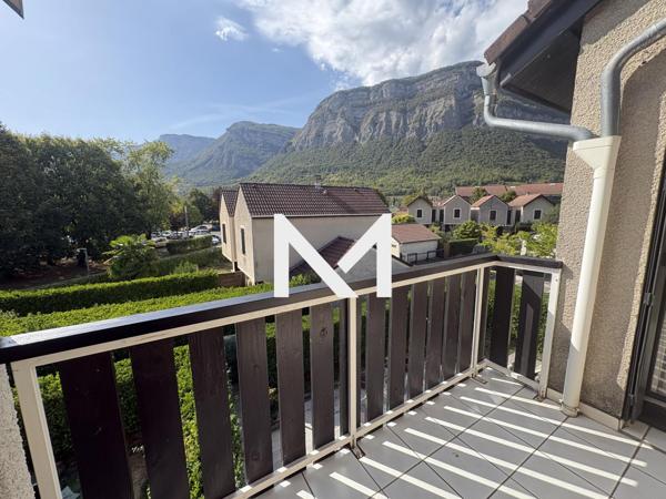 CROLLES - T2 - DERNIER ETAGE - BALCON - GARAGE | Premium Immobilier