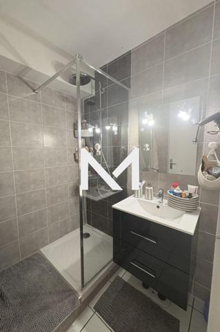 CROLLES - T2 - DERNIER ETAGE - BALCON - GARAGE | Premium Immobilier