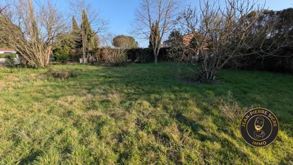 Cintegabelle, Terrain constructible de 734 m² non viabilisé.