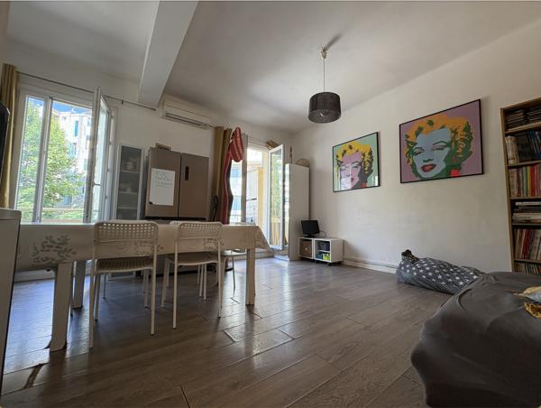 Marseille (13005) T3 traversant au coeur du Camas