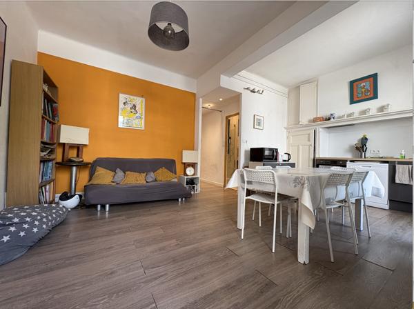 Marseille (13005) T3 traversant au coeur du Camas