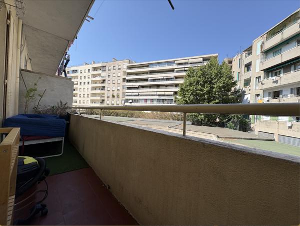 Marseille (13005) T3 traversant au coeur du Camas