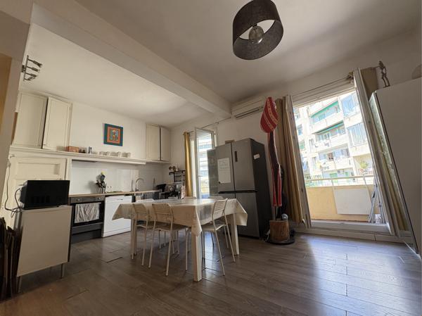 Marseille (13005) T3 traversant au coeur du Camas