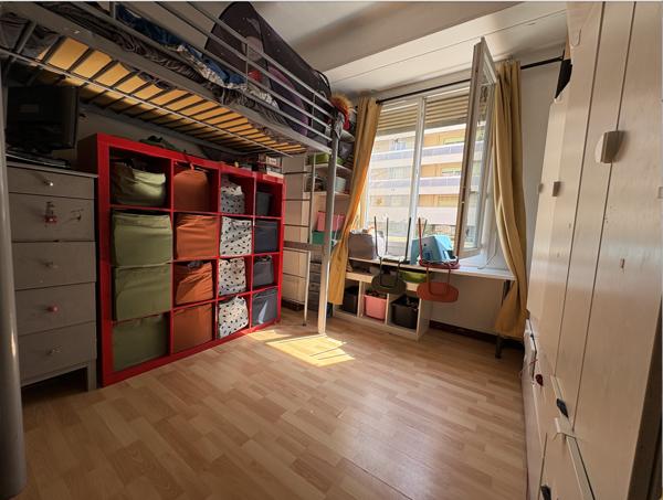 Marseille (13005) T3 traversant au coeur du Camas