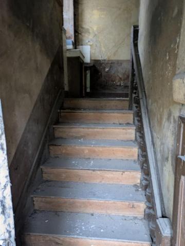 Maison La Charité à rénover avec jardin et garage