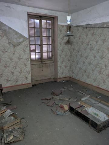 Maison La Charité à rénover avec jardin et garage