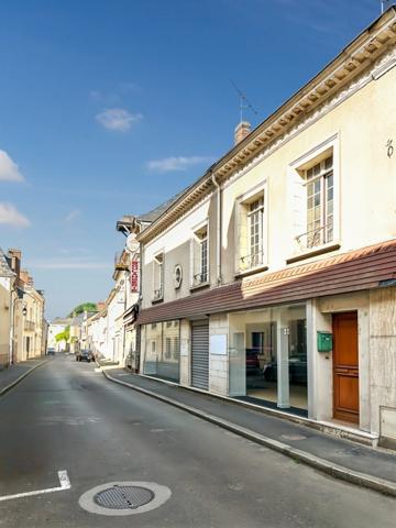 LocalCommercial + Appartement avec Patio à vendre 8 pièces SAINT CALAIS (72) Ensemble immobilier à fort potentiel