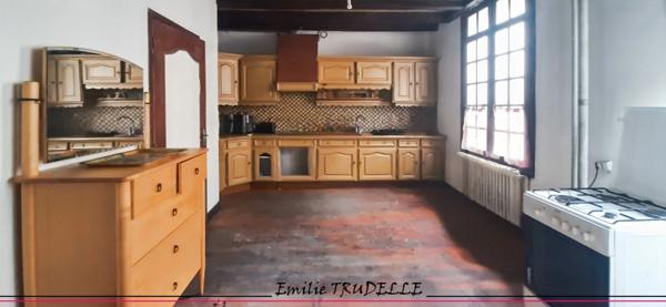 LocalCommercial + Appartement avec Patio à vendre 8 pièces SAINT CALAIS (72) Ensemble immobilier à fort potentiel