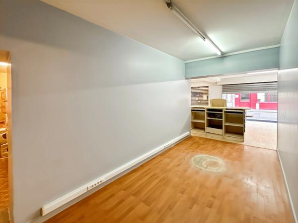 LocalCommercial + Appartement avec Patio à vendre 8 pièces SAINT CALAIS (72) Ensemble immobilier à fort potentiel