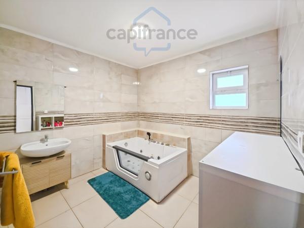 EXCLUSIVITÉ – Villa contemporaine avec piscine – Bas de la Bretagne, Saint-Denis
