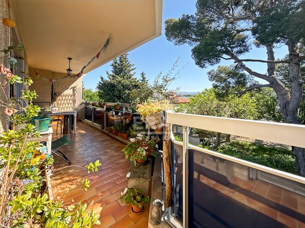 APPARTEMENT MARSEILLE 13012 T3 DE 81m²  DERNIER ÉTAGE AVEC TERRASSE ET BOX
