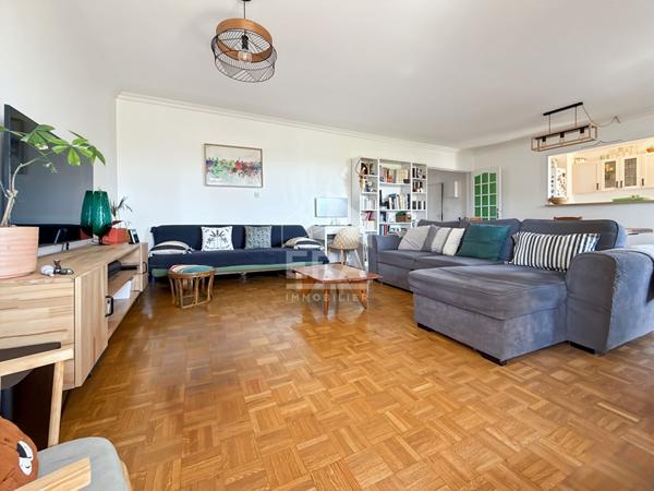 APPARTEMENT MARSEILLE 13012 T3 DE 81m²  DERNIER ÉTAGE AVEC TERRASSE ET BOX