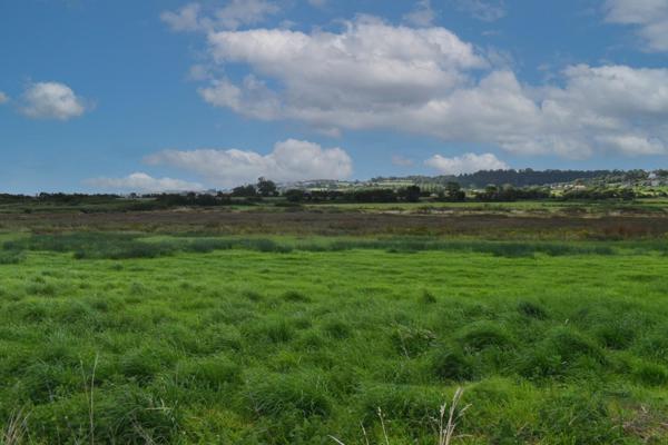 Urville-Nacqueville - pavillon individuel à 300 m de la plage. 5 chambres et 4 salles d'eau grande véranda avec vue sur la campagne