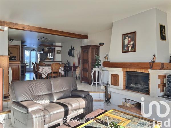 Maison traditionnelle 6 pièces de 145 m² à Pontault-Combault (77340)