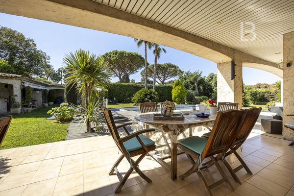 Propriété de caractère sur le versant Ouest du Cap d'Antibes – Potentiel d’Exception