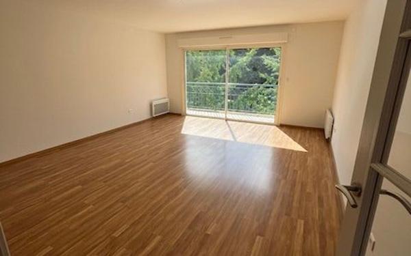 Appartement à louer    3 pièces • 100 m2 Argentan