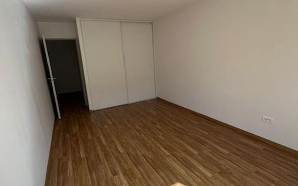 Appartement à louer    3 pièces • 100 m2 Argentan