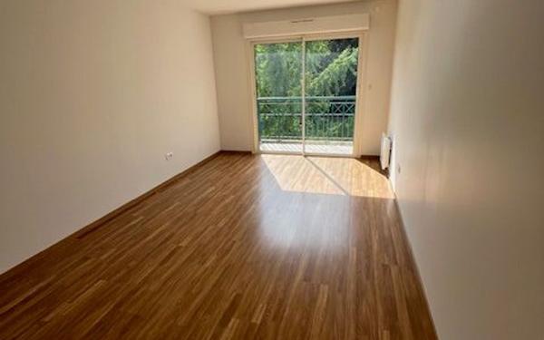 Appartement à louer    3 pièces • 100 m2 Argentan