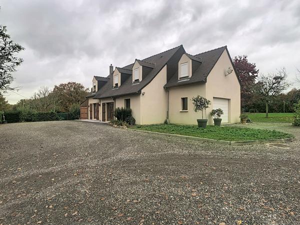 A vendre, maison de 141m2, 4 chambres, à Chateauneuf-sur Sarthe sur un terrain de plus de 2200m2