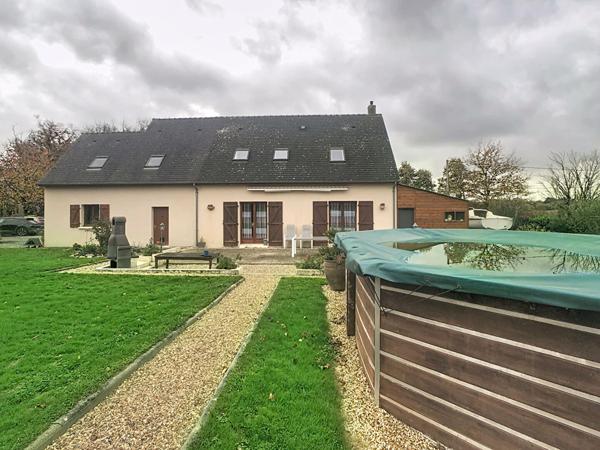 A vendre, maison de 141m2, 4 chambres, à Chateauneuf-sur Sarthe sur un terrain de plus de 2200m2