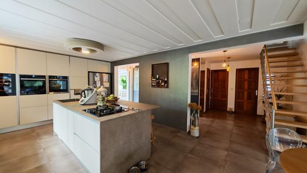 SAINT-PIERRE – ÎLE DE LA RÉUNION | Propriété d’exception idéalement située à seulement 6 minutes du centre-ville