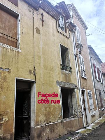 Cusset (03300) MAISON MITOYENNE A REHABILITER SUR 3 NIVEAUX AVEC COURETTE